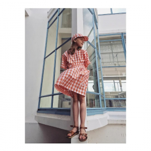 carrot gingham from head to (almost) toe! 😉 thanks @coosje_and_julius for capturing our 'carrotan' pieces so well 🧡#gingham #littlelady #kidsfashion #summerstyle #milestreetfriends #kamosizmilejulice #milekidsclothing #madeinslovakia