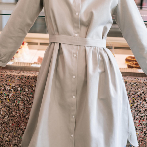 🍬marzipans women’s dress🍬a knee-length shirt dress in a timeless flavour. a twill weave adds a touch of luxury to this piece. this variable can be worn loosely or complemented with a belt for more elegant occasions. the snap fastenings make layering easy and fun, you can even wear the dress as a loose jacket with trousers. with an asymmetrical slit and a sweet bonbon patch from illustrator @matias.lrn.🤍#womensdress #jumileecollection #marzipans #variabile #womenfashion #madeinslovakia #locallymade