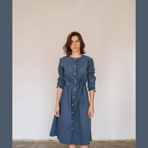 🍬drops women’s dress 🍬a midi-length soft corduroy shirt dress in a universal denim flavour. this variable cut can be worn with a casual sporty look or with a belt for more elegant occasions. the full-length snap fastenings make layering easy and fun, you can even wear the dress as a loose jacket with trousers.;) the front is gently pleated, the back has a shirt fold, and the sides have comfy sewn-in pockets. with an asymmetrical slit and a sweet bonbon patch from illustrator @matias.lrn 🤍#jumileecollection #womensdress #softcorduroy #variable #womenfashion #newcollection #madeinslovakia #locallymade